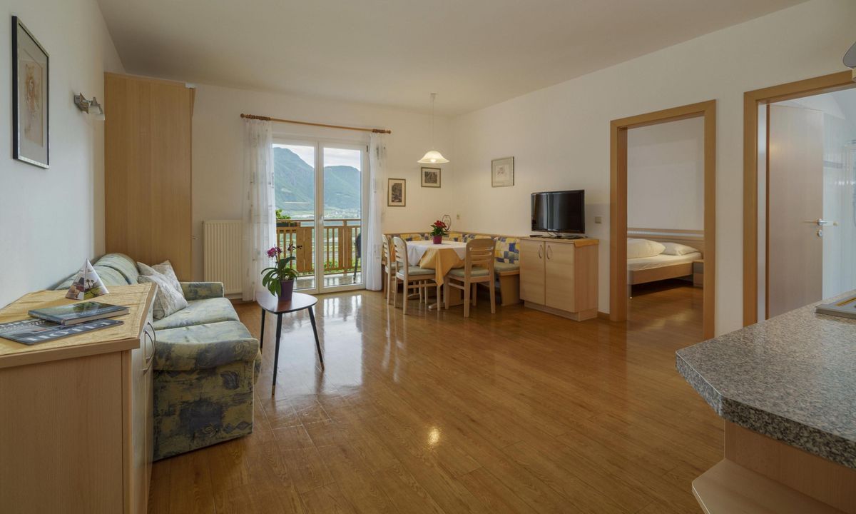 Ferienwohnung Wieserhof Andrian Appartement Nr. 11 Typ B mit moderner Einrichtung und Panoramablick