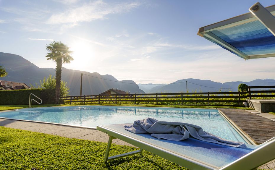 Ferienwohnungen Wieserhof mit Pool und Liegewiese in Andrian an der Südtiroler Weinstraße