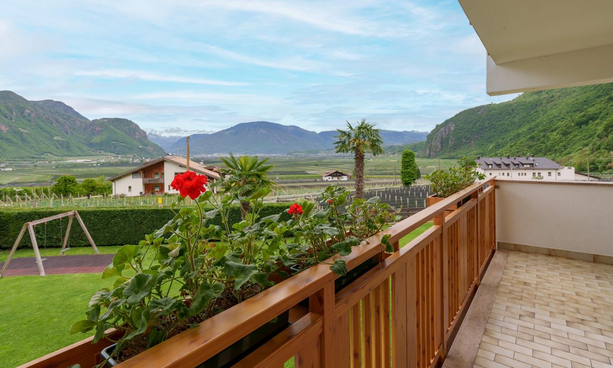 Moderne Ferienwohnung mit Küche und Essbereich im Wieserhof Andrian, Südtirol
