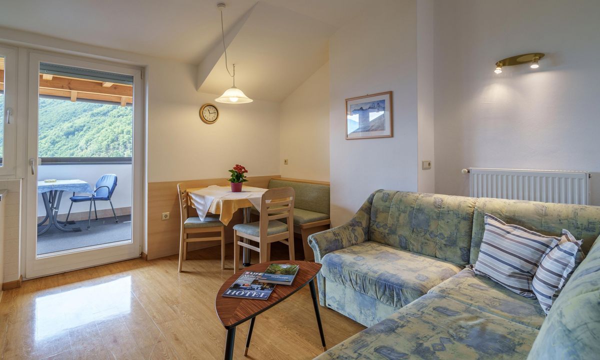 Moderne Ferienwohnung mit Balkon und Bergblick im Wieserhof Andrian