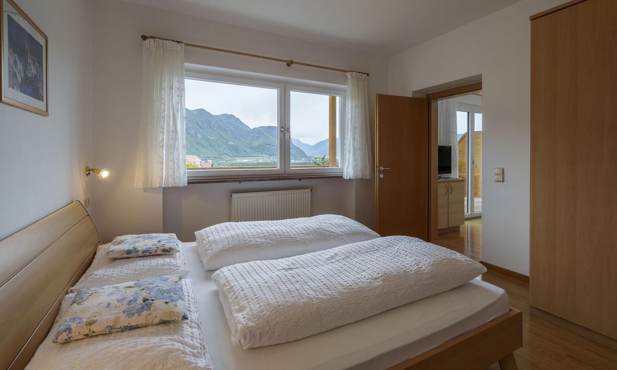 Ferienwohnung Wieserhof Andrian Appartement Nr. 4 Typ B mit moderner Einrichtung und Alpenblick