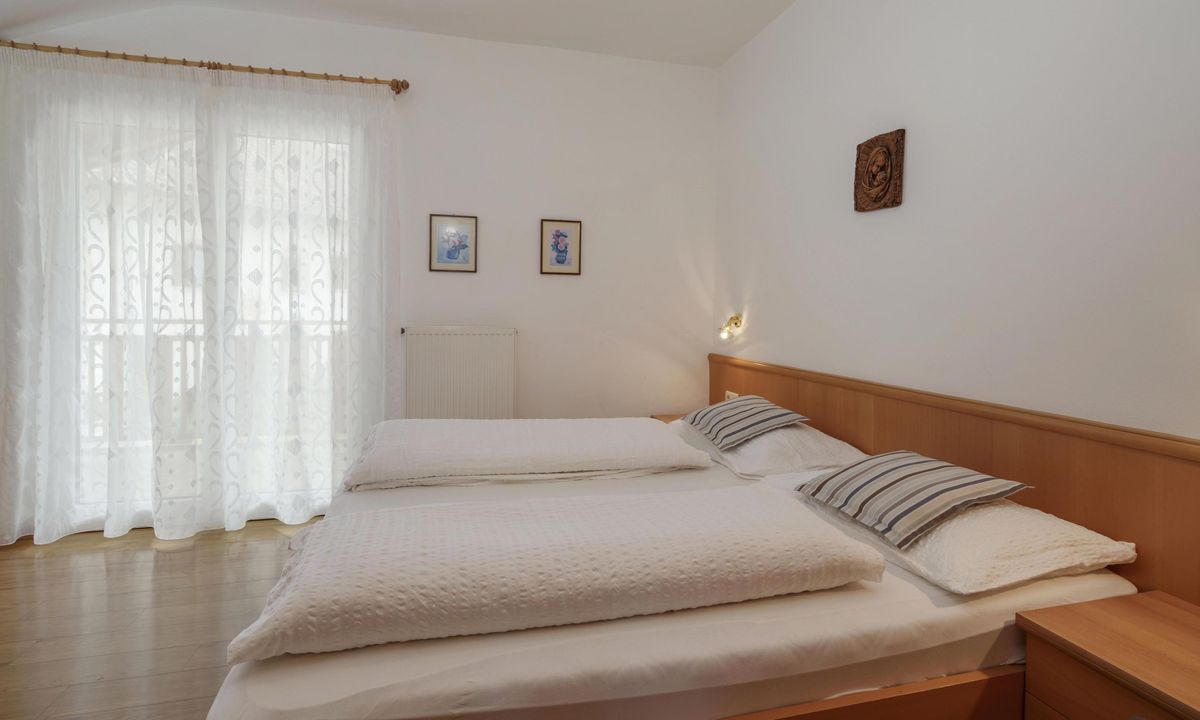 Moderne Ferienwohnung mit Balkon und Bergblick im Wieserhof Andrian