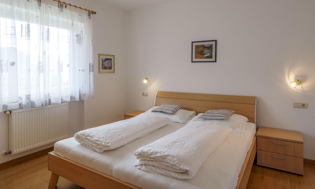 Ferienwohnung Wieserhof Andrian Appartement Typ B mit moderner Einrichtung und Bergblick