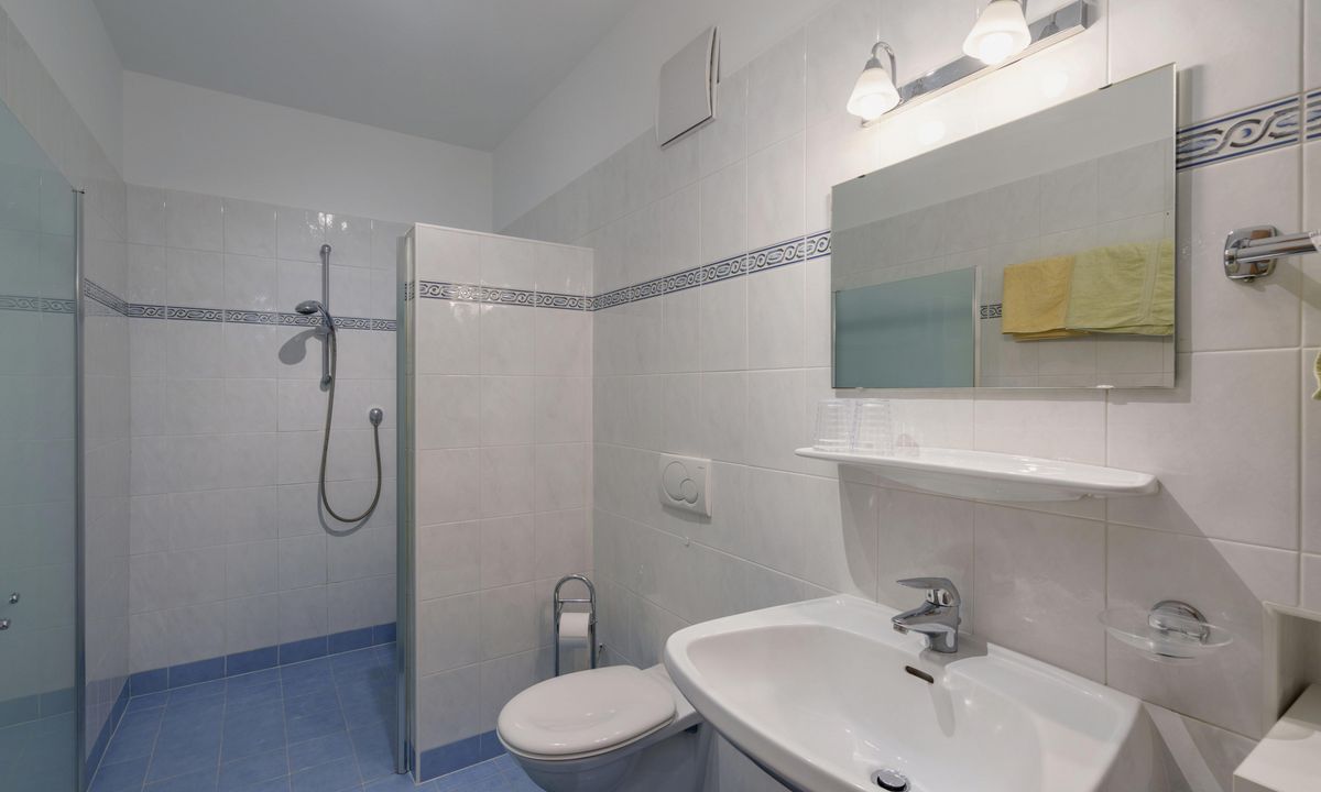 Moderne Ferienwohnung mit Küche und Essbereich im Wieserhof Andrian, Südtirol