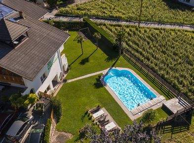 Appartamenti con piscina e giardino al Wieserhof sulla Strada del Vino dell'Alto Adige ad Andriano