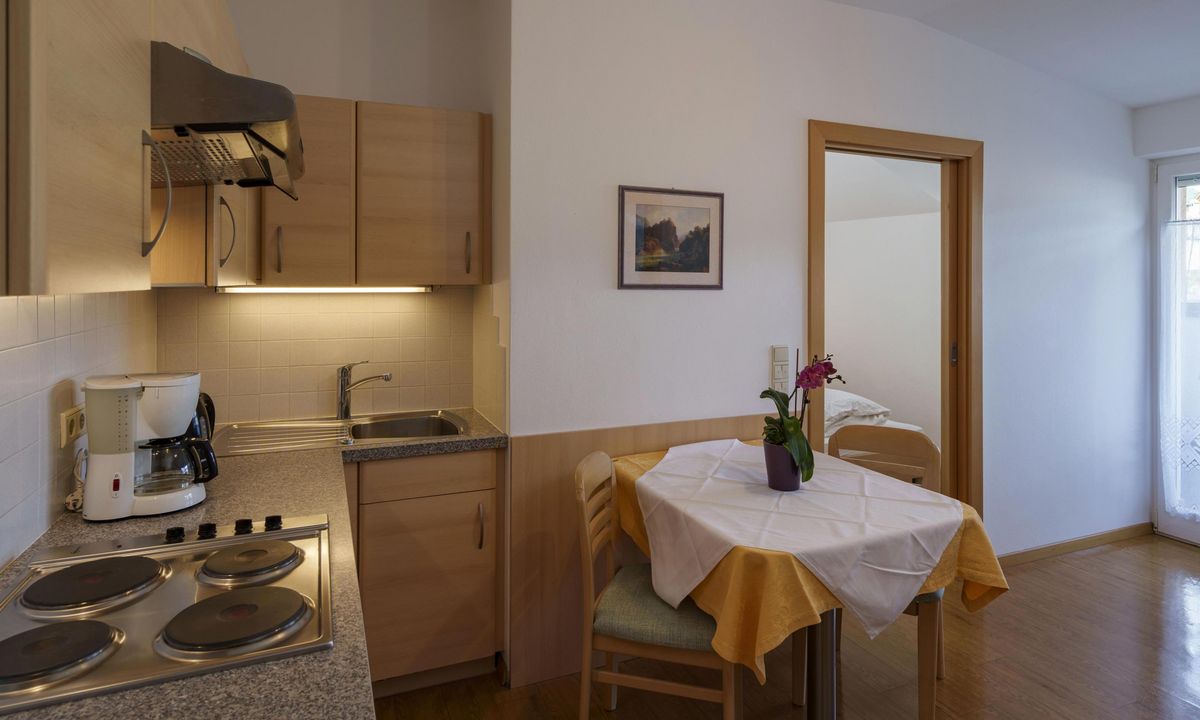 Ferienwohnung Wieserhof Andrian Appartement Nr. 9 Typ D modernes Wohnzimmer mit Bergblick
