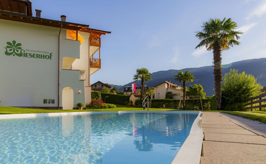 Ferienwohnungen Wieserhof Andrian mit Pool, Liegewiese und Garten in Südtirol
