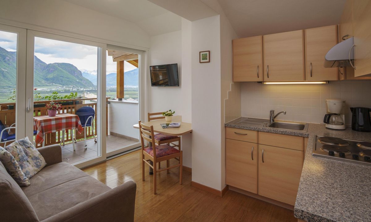 Ferienwohnung Wieserhof Andrian Appartement Nr. 7 Typ A mit moderner Einrichtung und Balkon