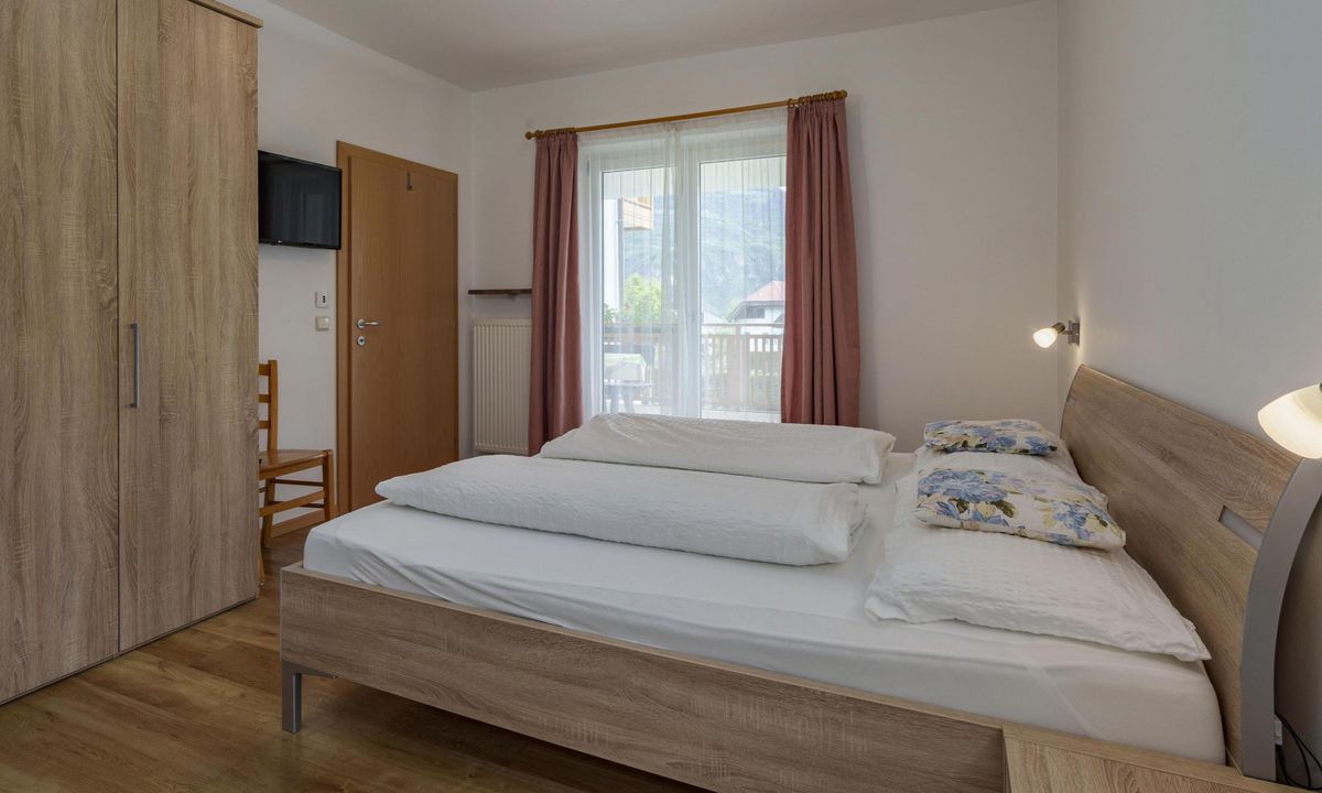 Moderne Ferienwohnung mit Balkon und Bergblick im Wieserhof Andrian