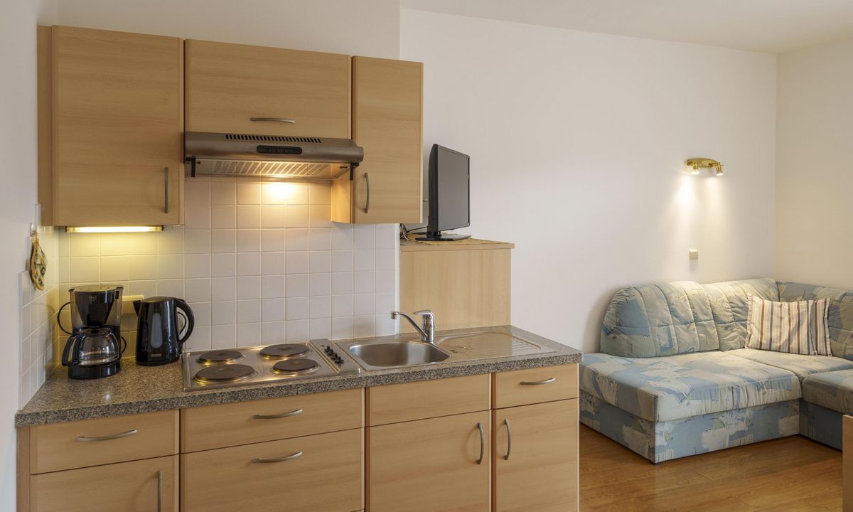 Helle Ferienwohnung mit moderner Küche und Essbereich im Wieserhof Andrian