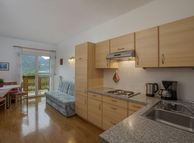 Appartamento vacanze Wieserhof Andriano soggiorno moderno con cucina attrezzata