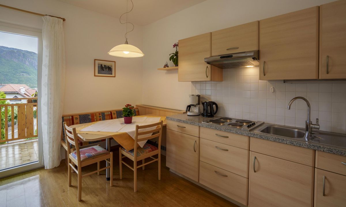 Moderne Ferienwohnung mit Balkon und Bergblick im Wieserhof Andrian