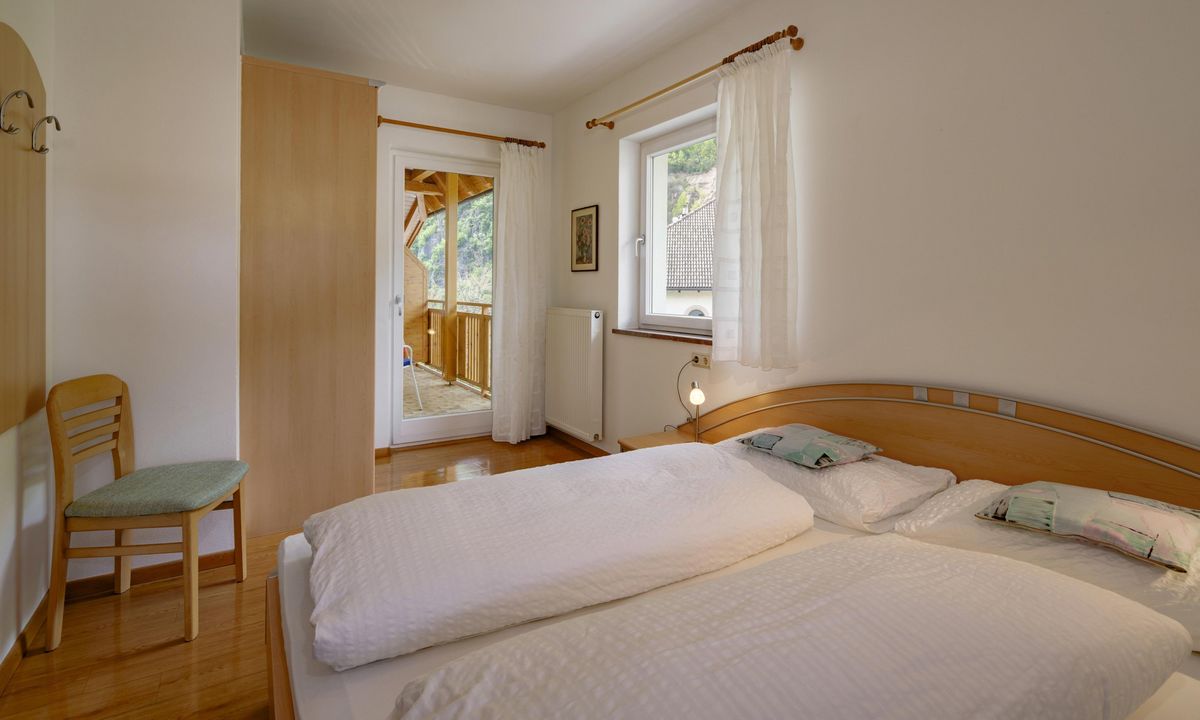 Ferienwohnung Wieserhof Andrian Appartement Nr. 9 Typ D mit moderner Einrichtung und Balkon