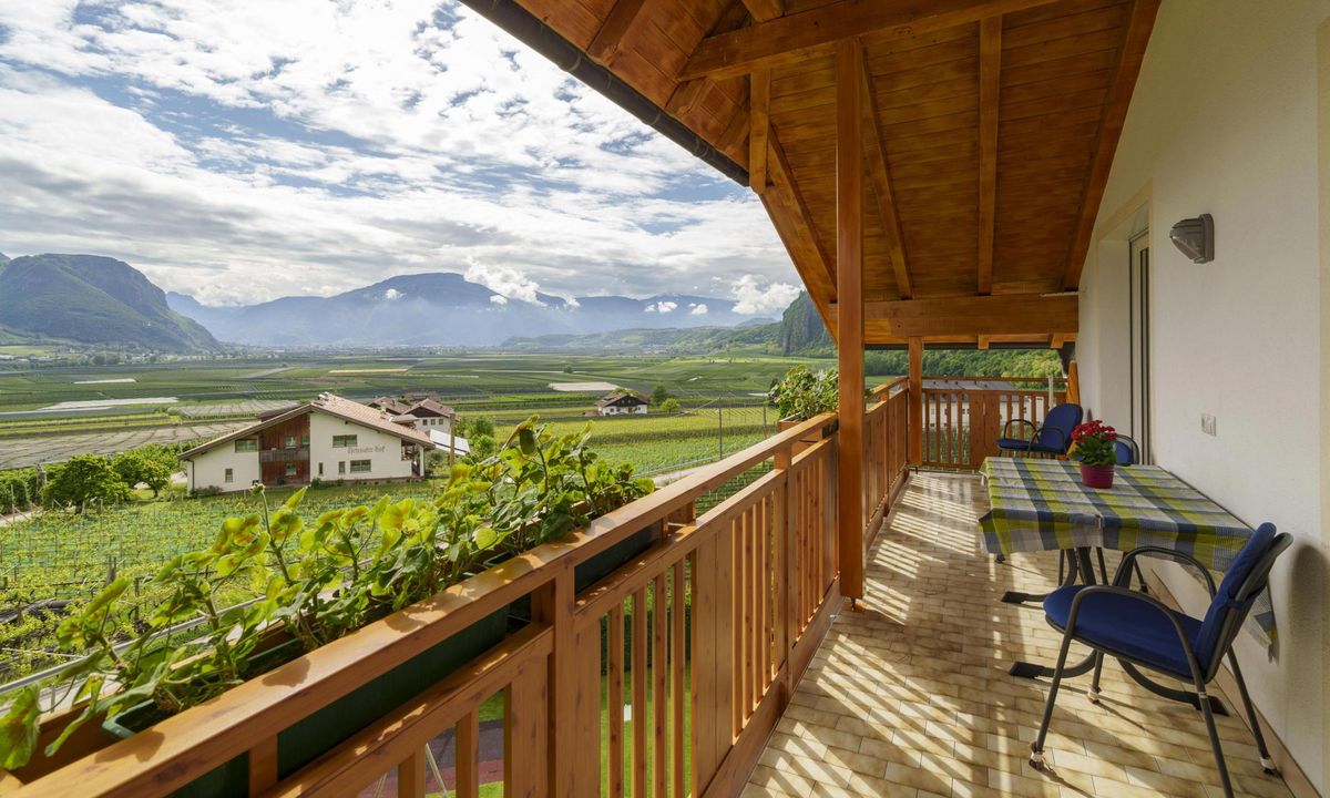 Ferienwohnung Wieserhof Andrian Appartement Nr. 10 Typ B mit moderner Einrichtung und Panoramablick