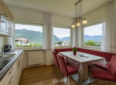 Appartamento vacanze moderno con cucina e zona pranzo al Wieserhof Andriano in Alto Adige