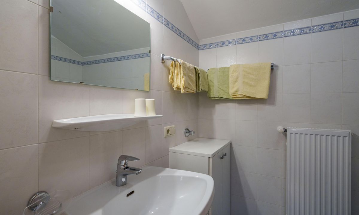 Moderne Ferienwohnung mit Balkon und Bergblick im Wieserhof Andrian