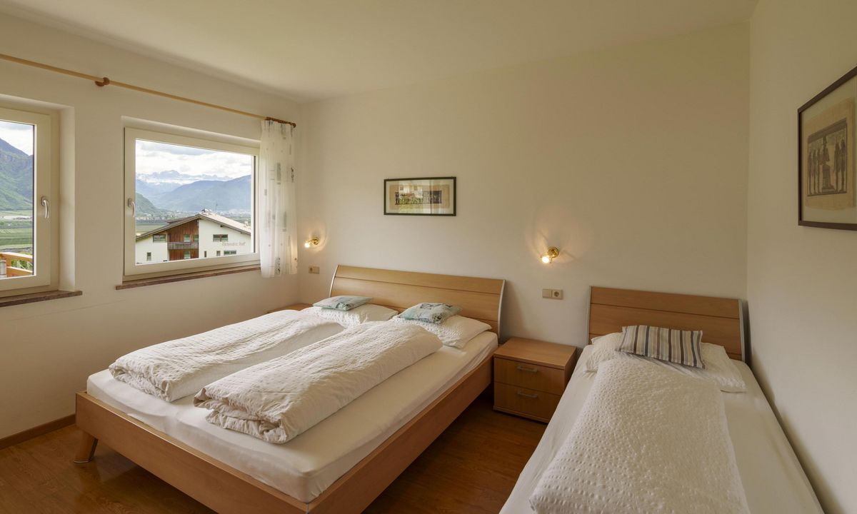 Ferienwohnung Wieserhof Andrian Appartement Nr. 2 Typ B mit moderner Einrichtung und Bergblick