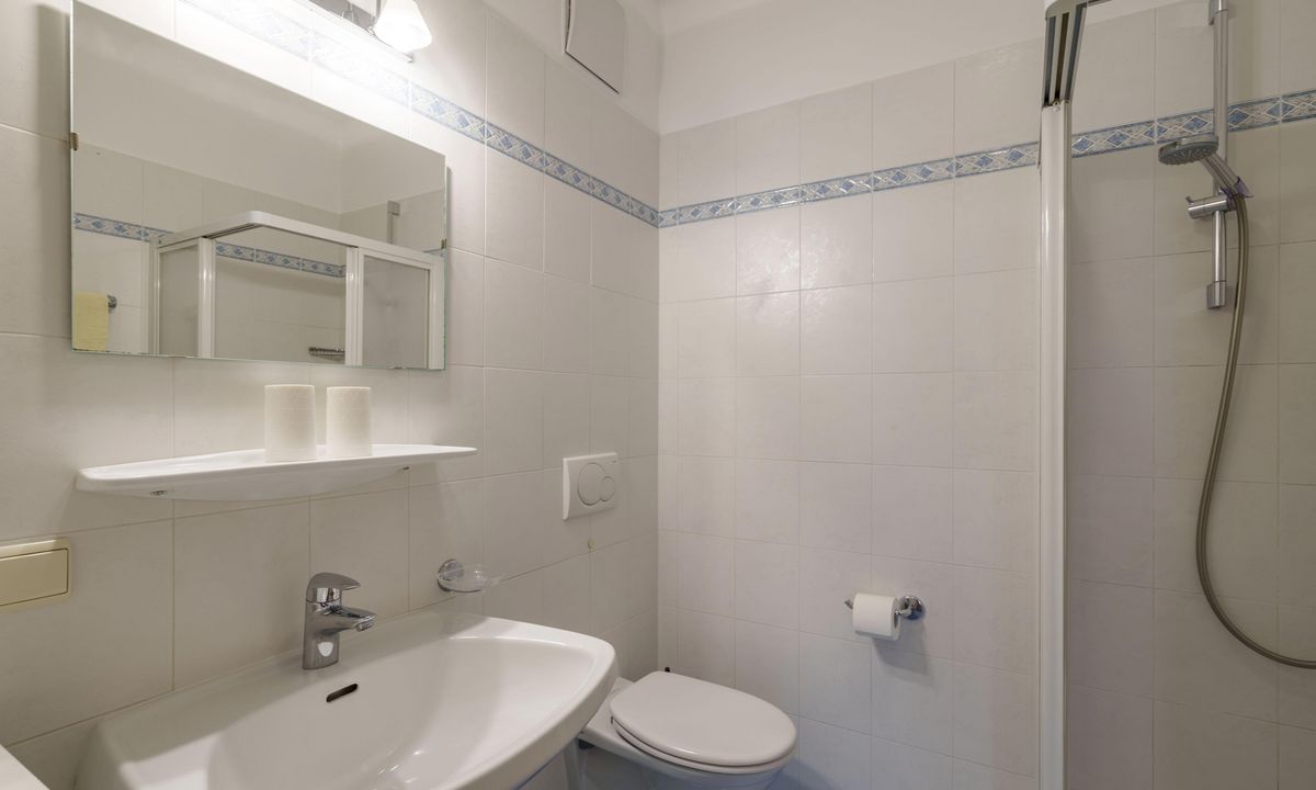 Ferienwohnung Wieserhof Andrian Appartement Nr. 6 Typ A Wohnbereich mit moderner Einrichtung