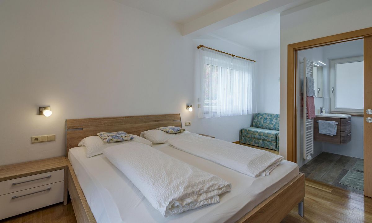 Ferienwohnung Wieserhof Andrian Appartement Nr. 3 Typ C mit moderner Einrichtung und gemütlichem Wohnbereich